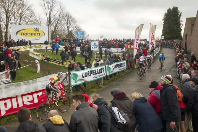 The elite men in action at Druivencross