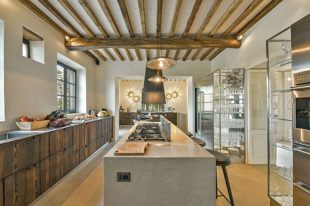 Property for sale with beautiful kitchen: Strada Noce, Barberino Tavarnelle, Florence, Italy.
