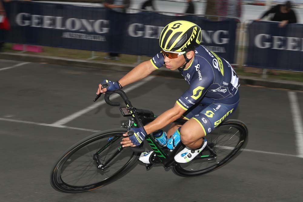 Caleb Ewan (Orica-Scott) takes a corner
