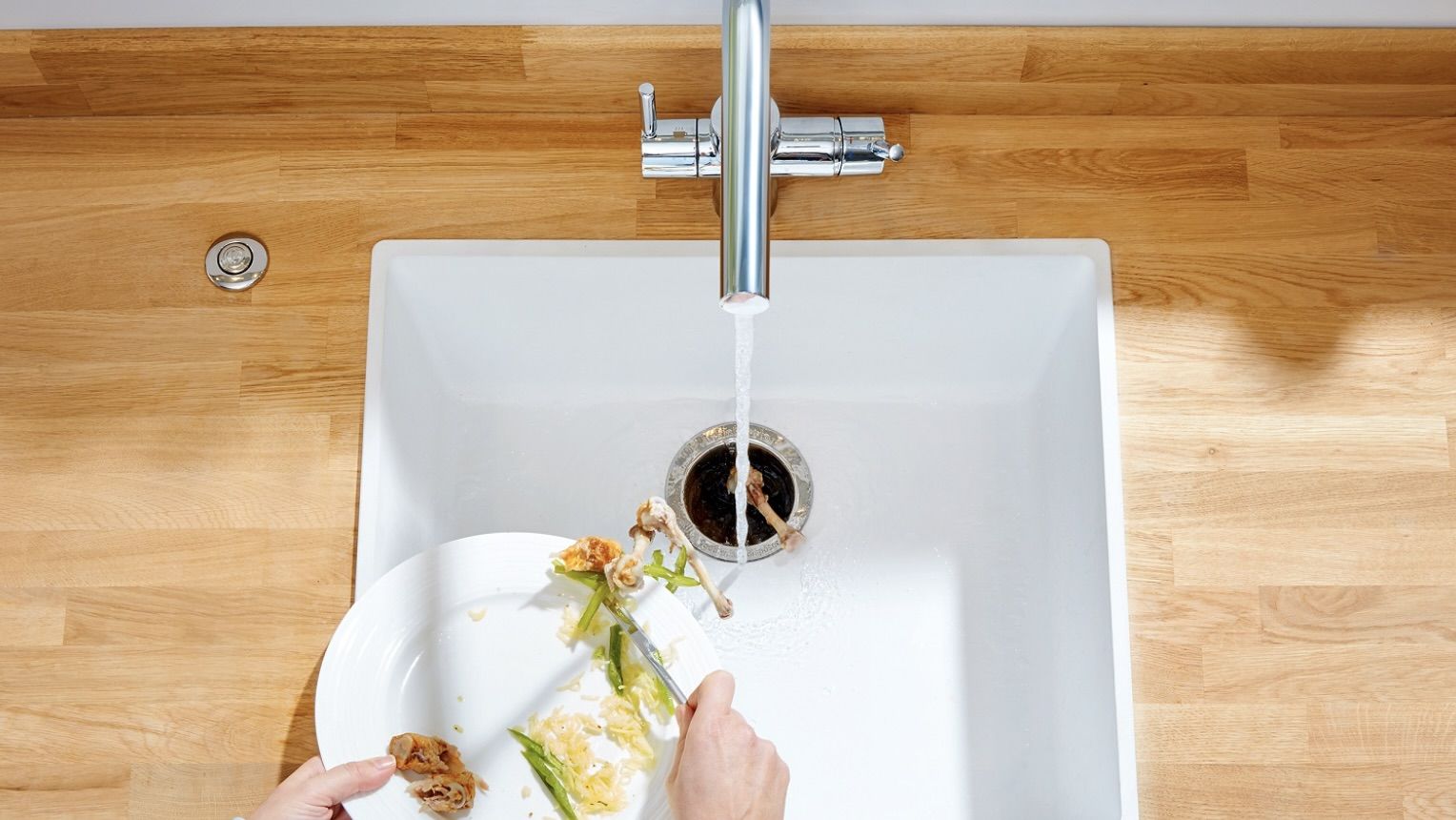 5 reasons you need a food waste disposal unit, especially if you’re in the UK 5 reasons you need a food waste disposal unit, especially if you’re in the UK