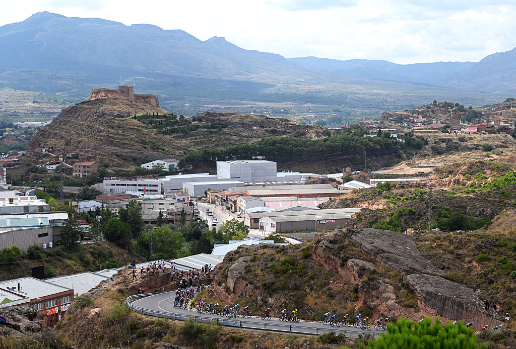ALFARO, SPAIN - AUGUST 31: A general view of the peloton passing through a landscape during the La Vuelta - 80th Tour of Spain 2025, Stage 9 a 195.5km stage from Alfaro to Estacion de Esqui de Valdezcaray 1541m / #UCIWT / on August 31, 2025 in Alfaro, Spain. (Photo by Dario Belingheri/Getty Images)