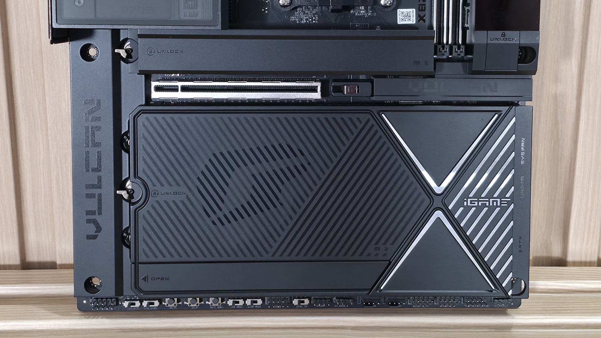 Colorful iGame X870E Vulcan OC