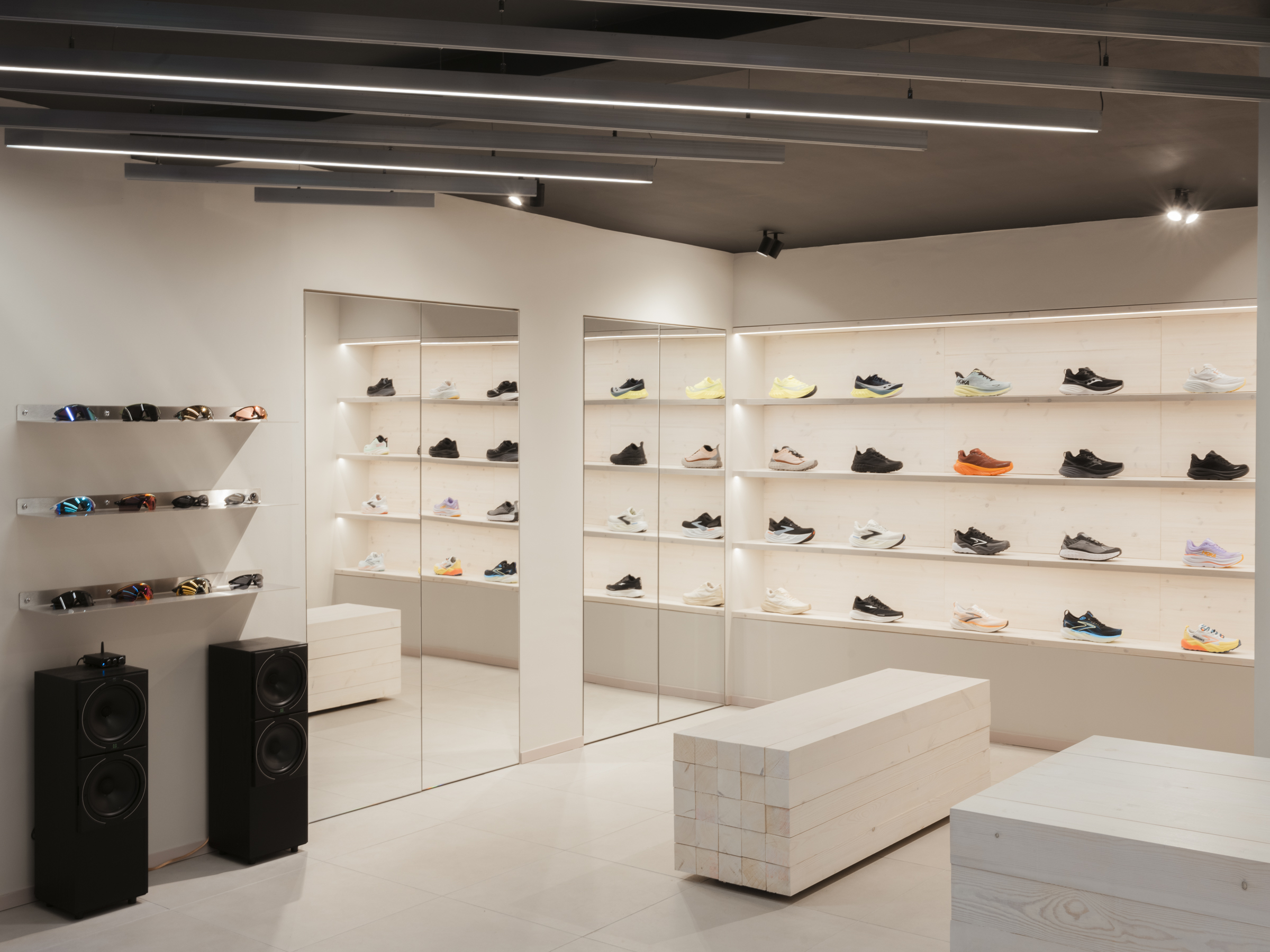 minimalist running store