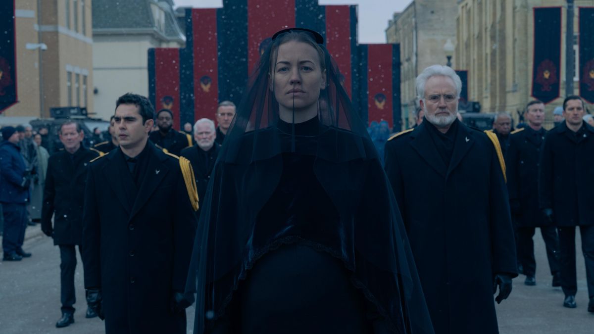 Max Minghella, Yvonne Strahovski and Bradley Whitford in The Handmaid&#039;s Tale season 5