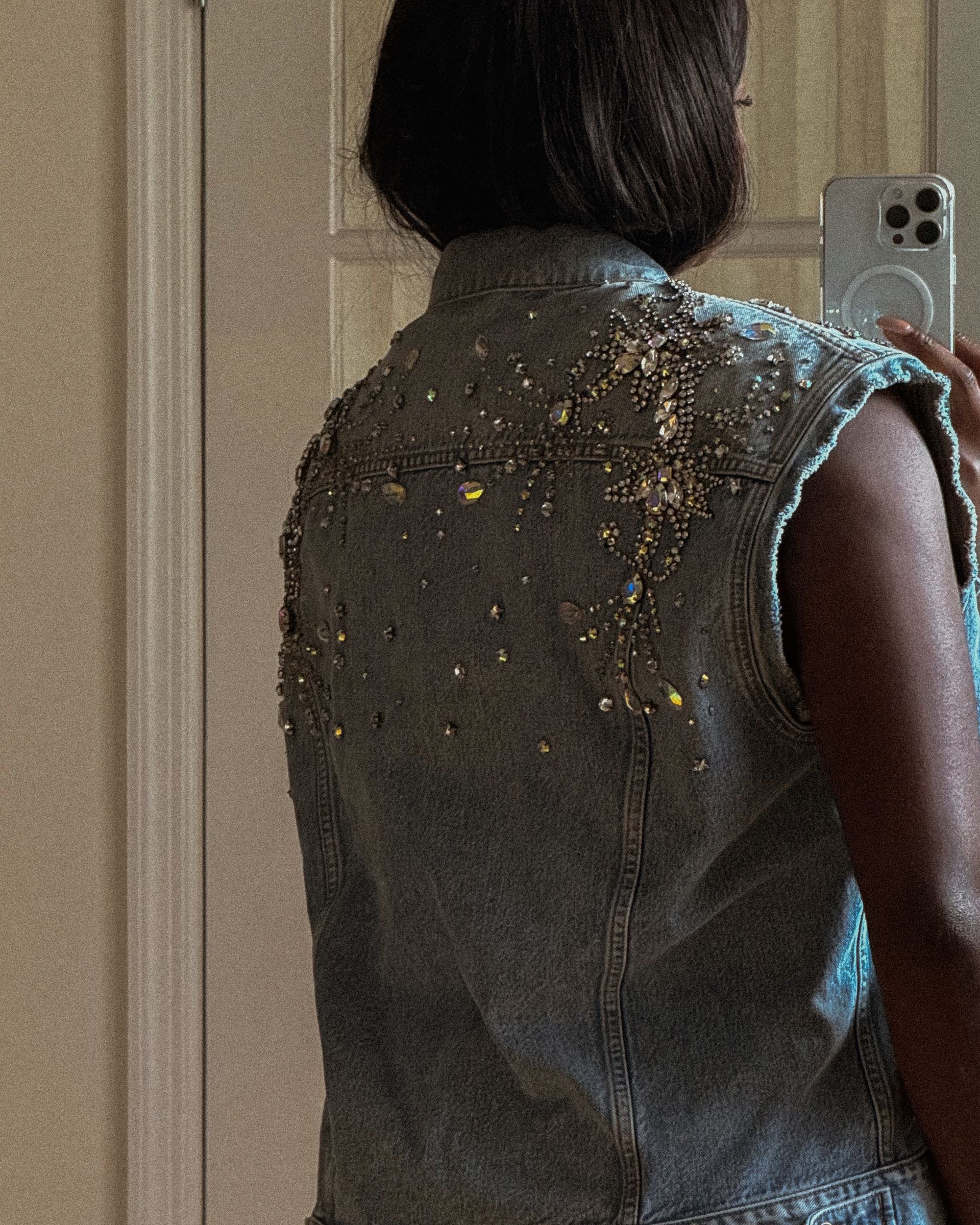 ttEMPEcUusd8jwH593qw66-320-80 7 人のファッション関係者に、クローゼットの中で最も物議を醸したもの - こぼれたものを教えてもらいました