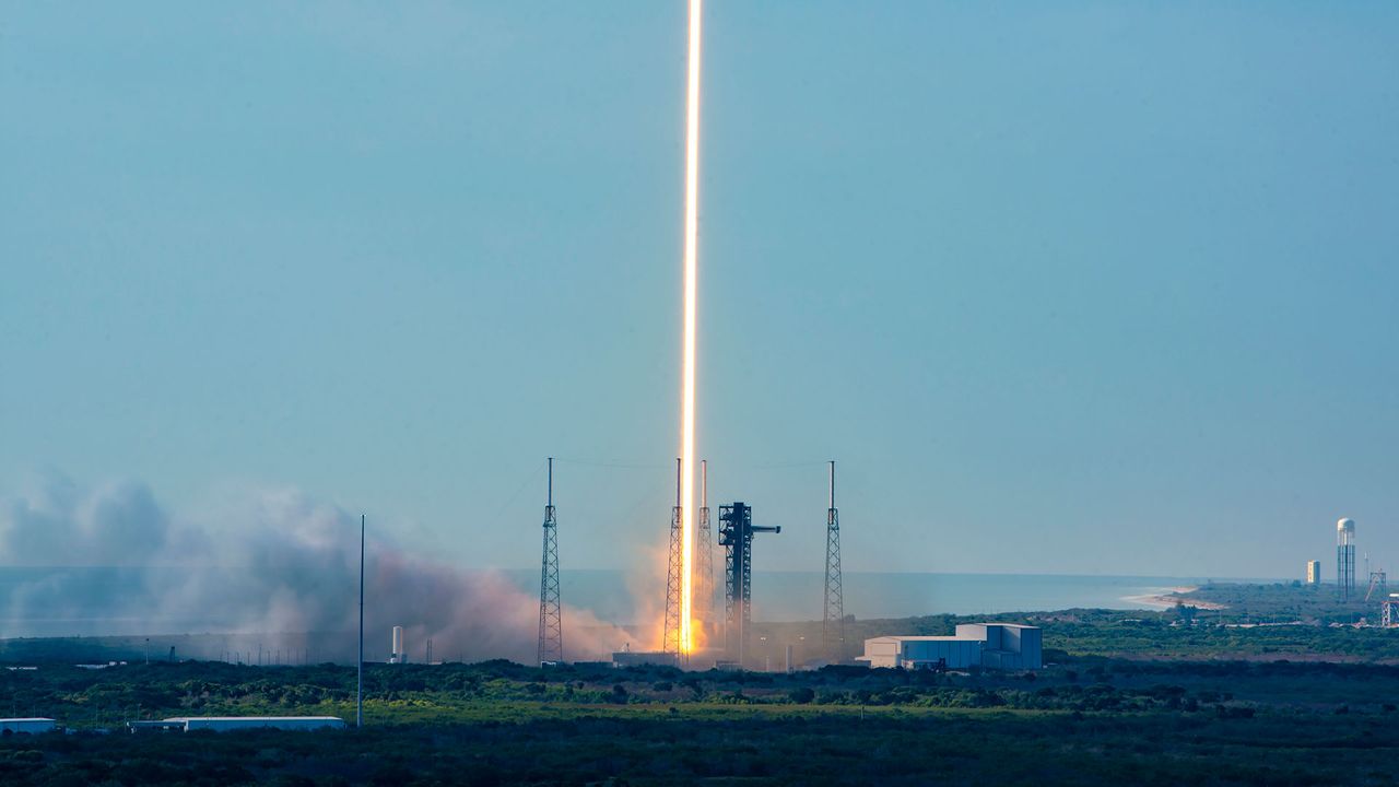 SpaceX Launches 29 Starlink Satellites, Completes NASDAQ Public Offering