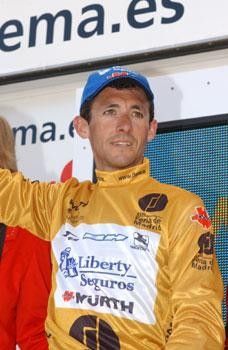Roberto Heras (Liberty Seguros) in the leader's jersey