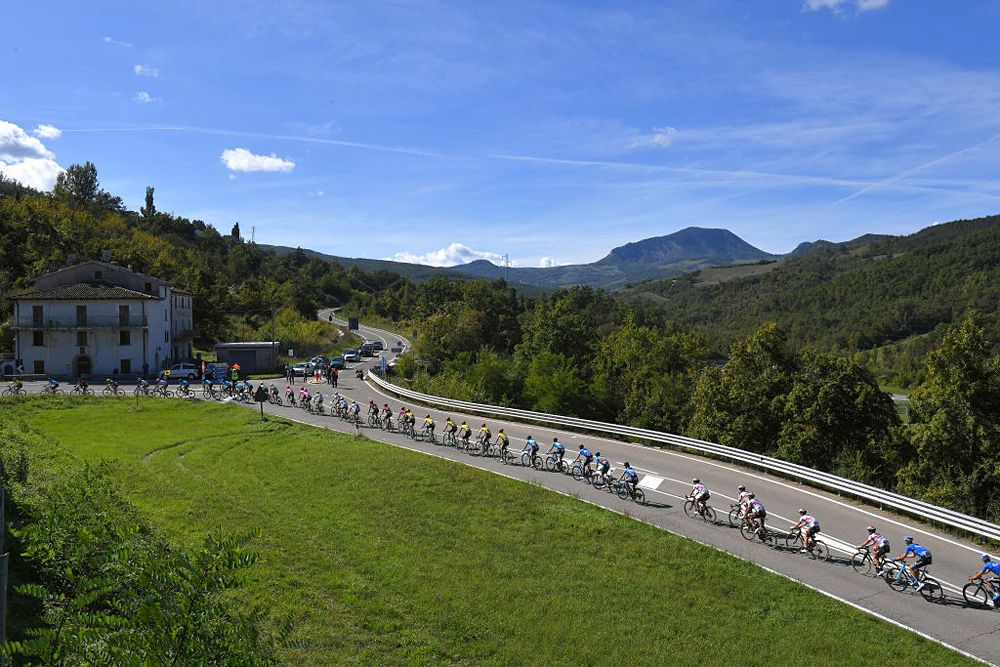 The peloton during the Giro dell'Emilia