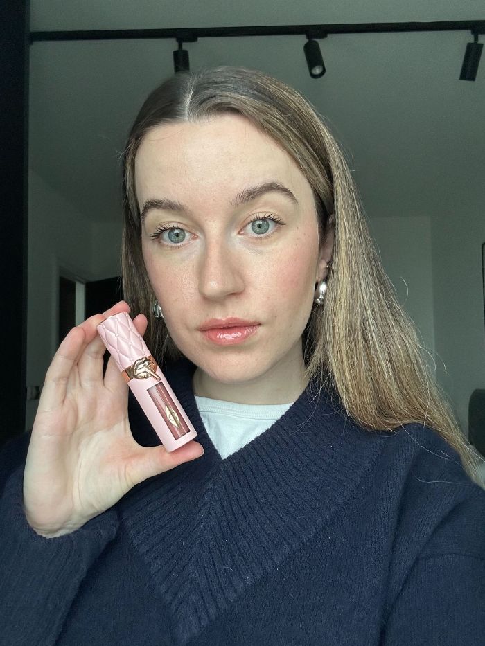 Junior beauty editor, Grace Lindsay, testing the best lip glosses