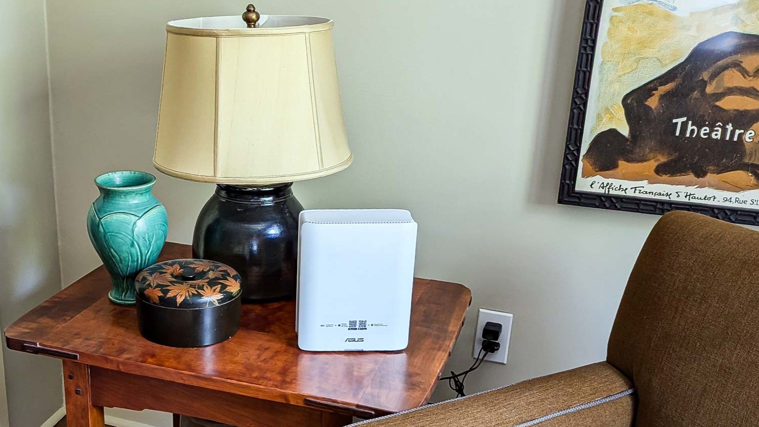 The Asus ZenWiFi BQ16 Pro mesh router on an end table