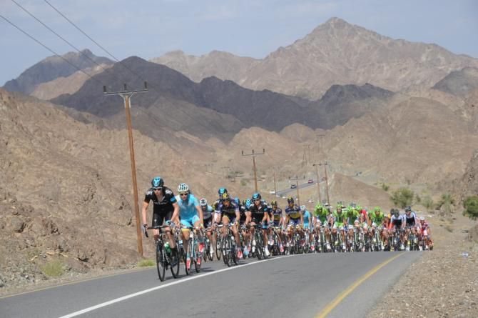 Knees sets the tempo in the peloton