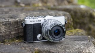 The extended kit zoom lens of the Olympus E-P7