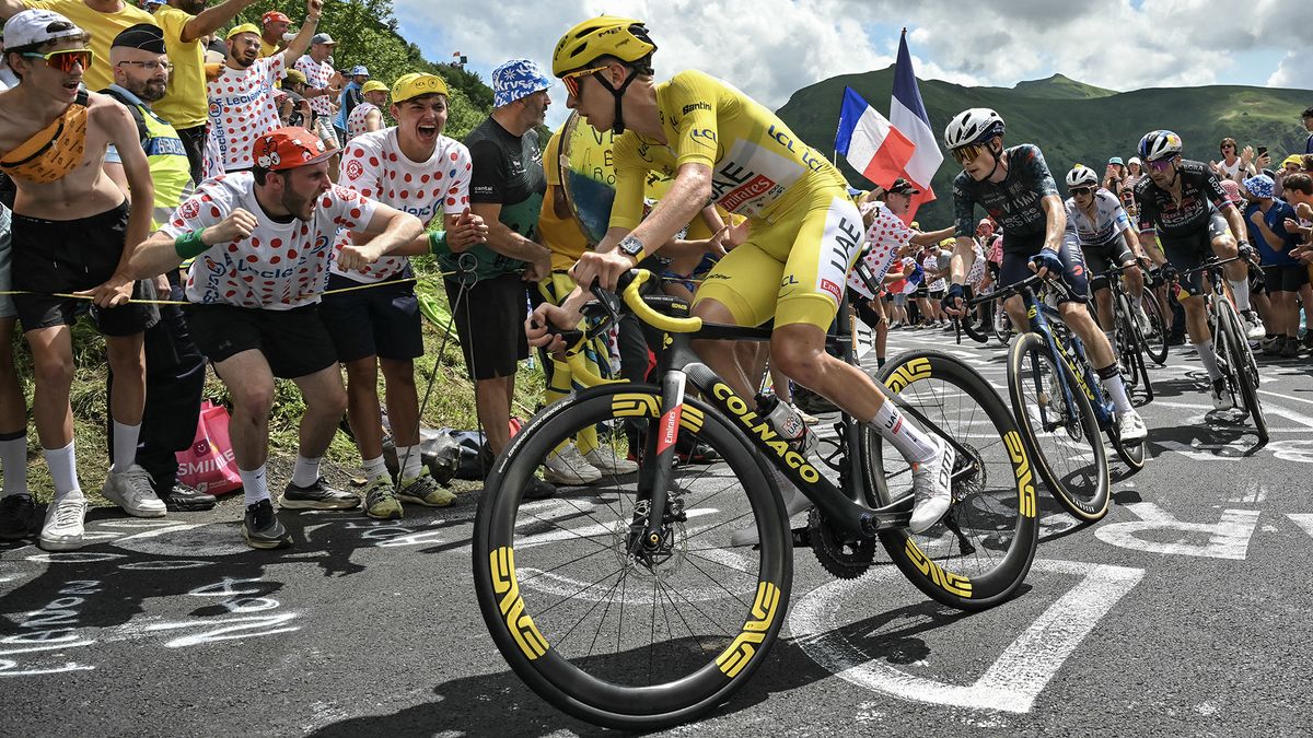 Cyclist in race cheered on by spectators