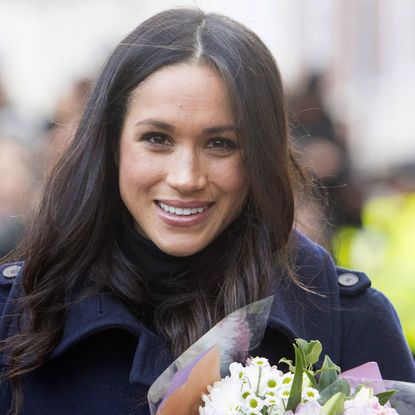 Hair, Facial expression, Beauty, Smile, Fashion, Flower, Eye, Lip, Brown hair, Plant, 