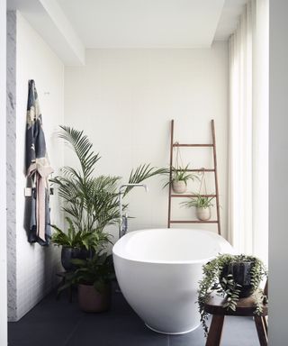 Farringdon apartment with neutral interiors and lots of plants