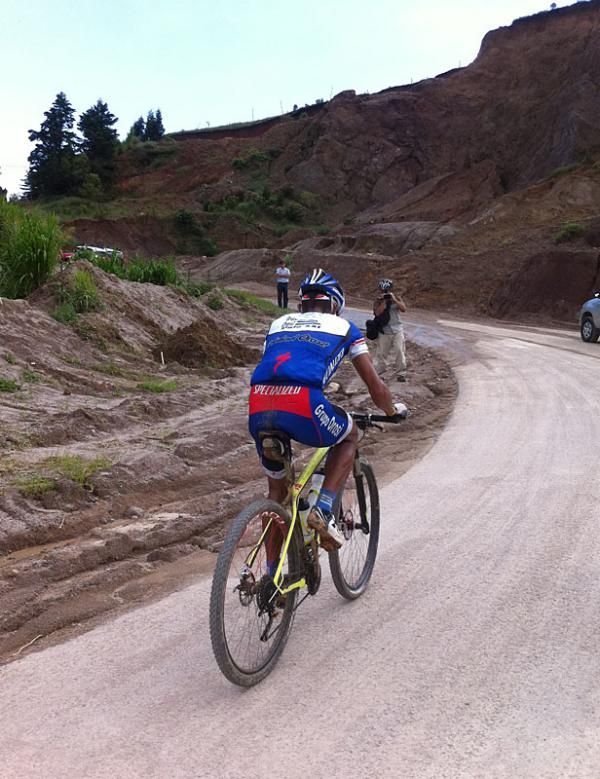 Federico Ramirez Mendez (Grupo Orosi Siglo XXI/Specialized) on a climb