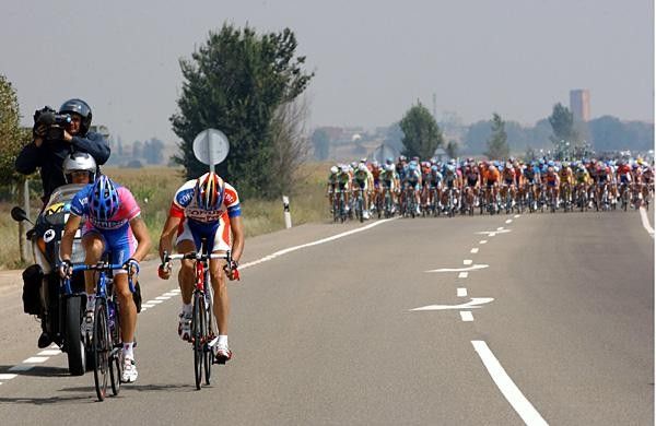 Loosli and Scheirlinckx get the early break going