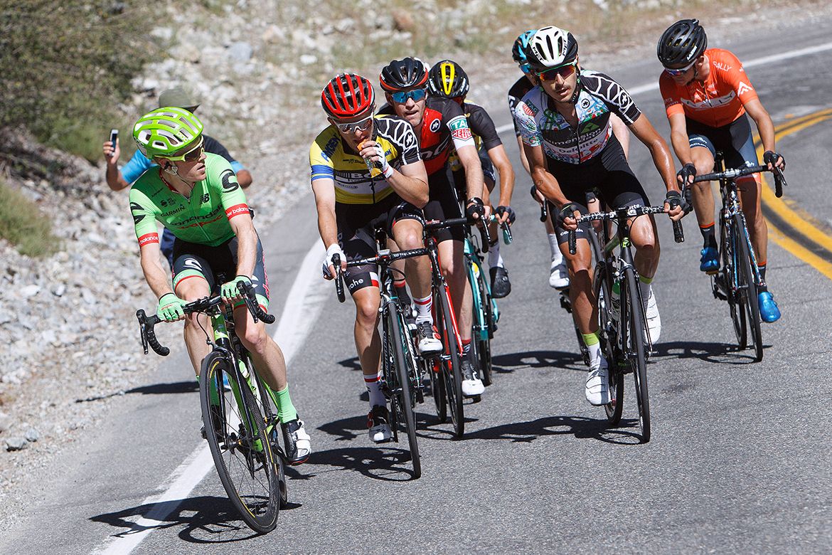 The group of favourites watch each other as Majka refuels