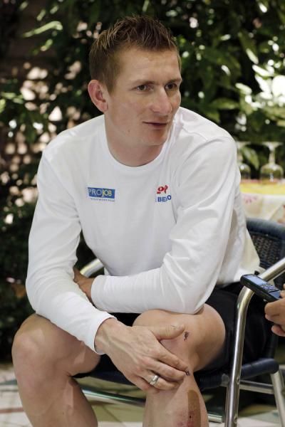 Andre Greipel (Lotto Belisol) talks with the media