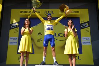 Julian Alaphilippe (Deceuninck-QuickStep) defended yellow on stage 14