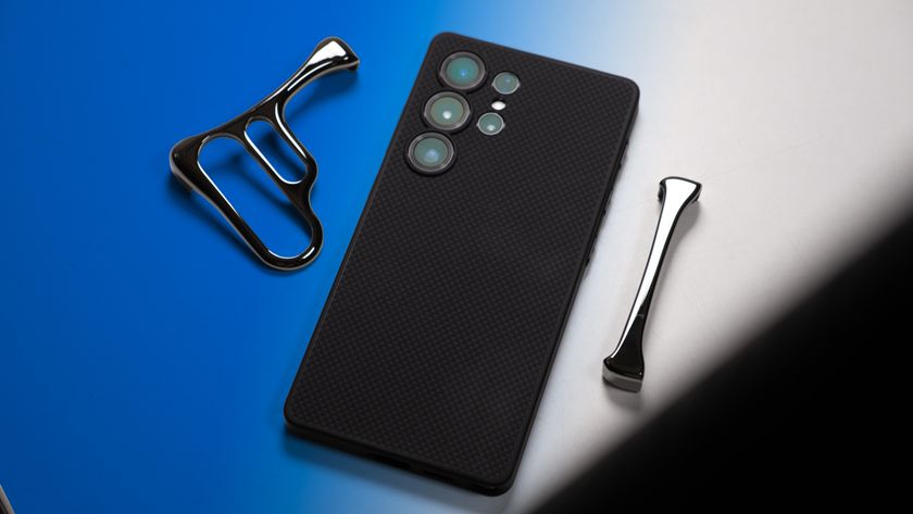 A Samsung Galaxy S25 Ultra wearing a Pitaka PinButton case, alongside the two pieces of the ultra-minimalist Arc Pulse case