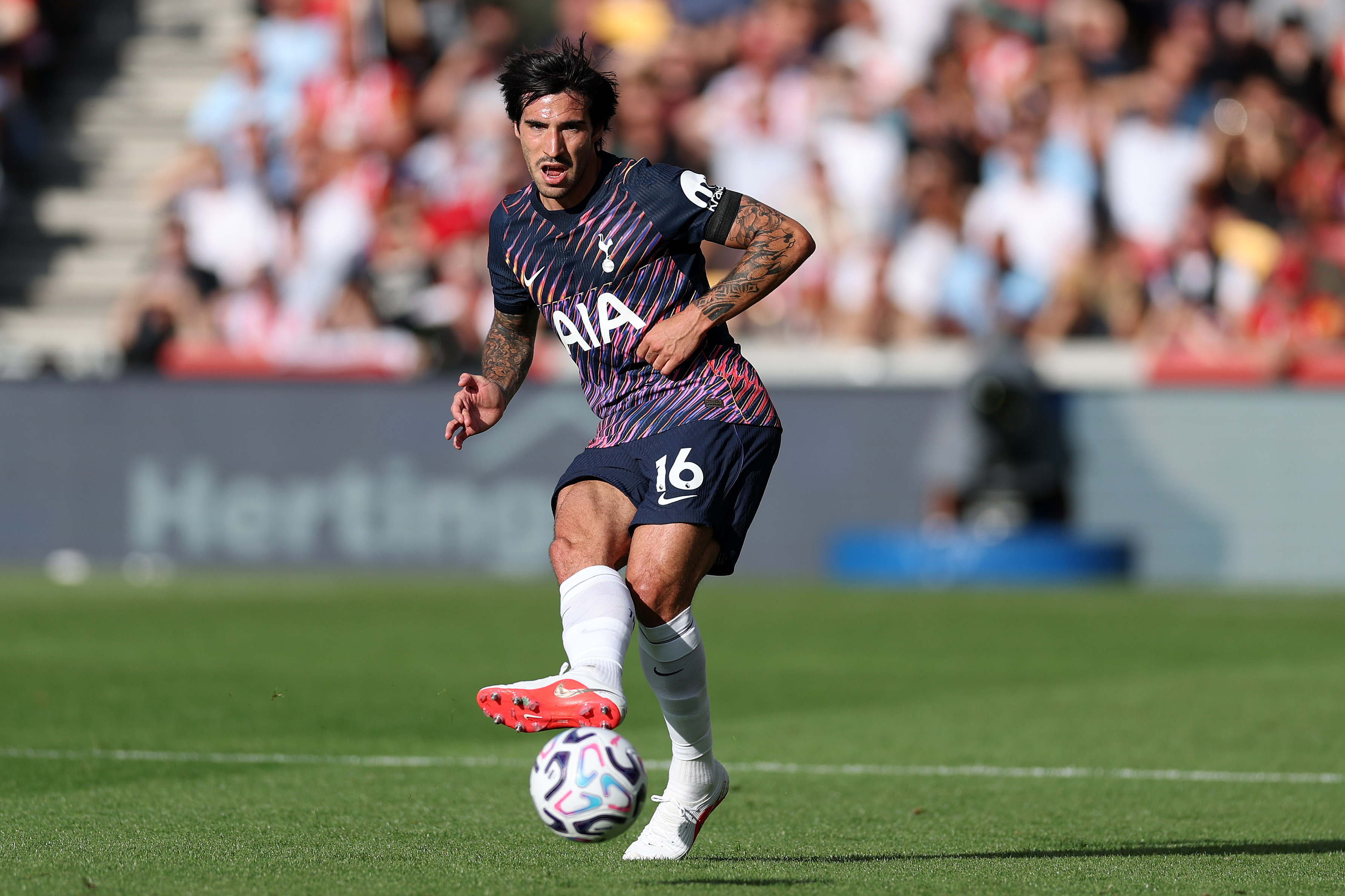 BRENTFORD, ENGLAND - AUGUST 22: Sandro Tonali of Tottenham Hotspur controls the ball during the Premier League 2026/27 match between Brentford and Tottenham Hotspur at Gtech Community Stadium on August 22, 2026 in Brentford, England. (Photo by Ryan Pierse/Getty Images)