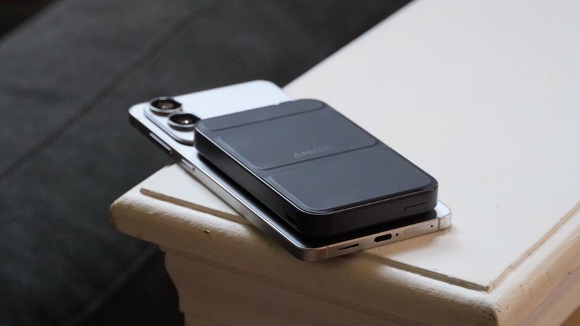 The Samsung Galaxy S25 Edge with an Anker MagSafe battery pack attached.