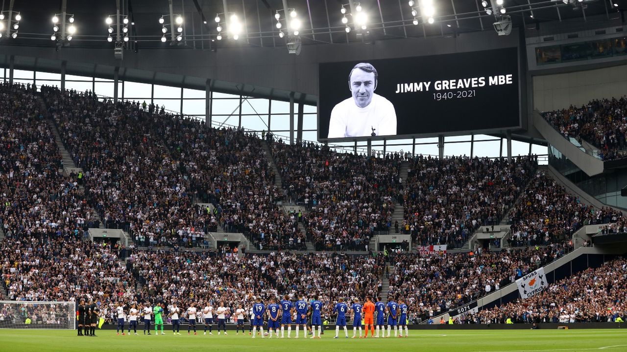 Tottenham and Chelsea players and fans held a minute’s applause in memory of Jimmy Greaves