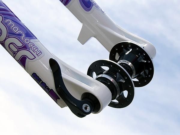 The new Marzocchi 44 ATA Micro includes the recently introduced 15mm thru-axle system. Claimed weight is 1778g (3.92lb).
