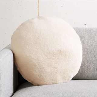 A round pillow