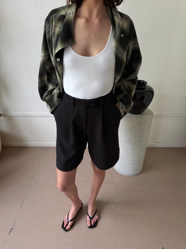 The Leo Shorts in Black - S