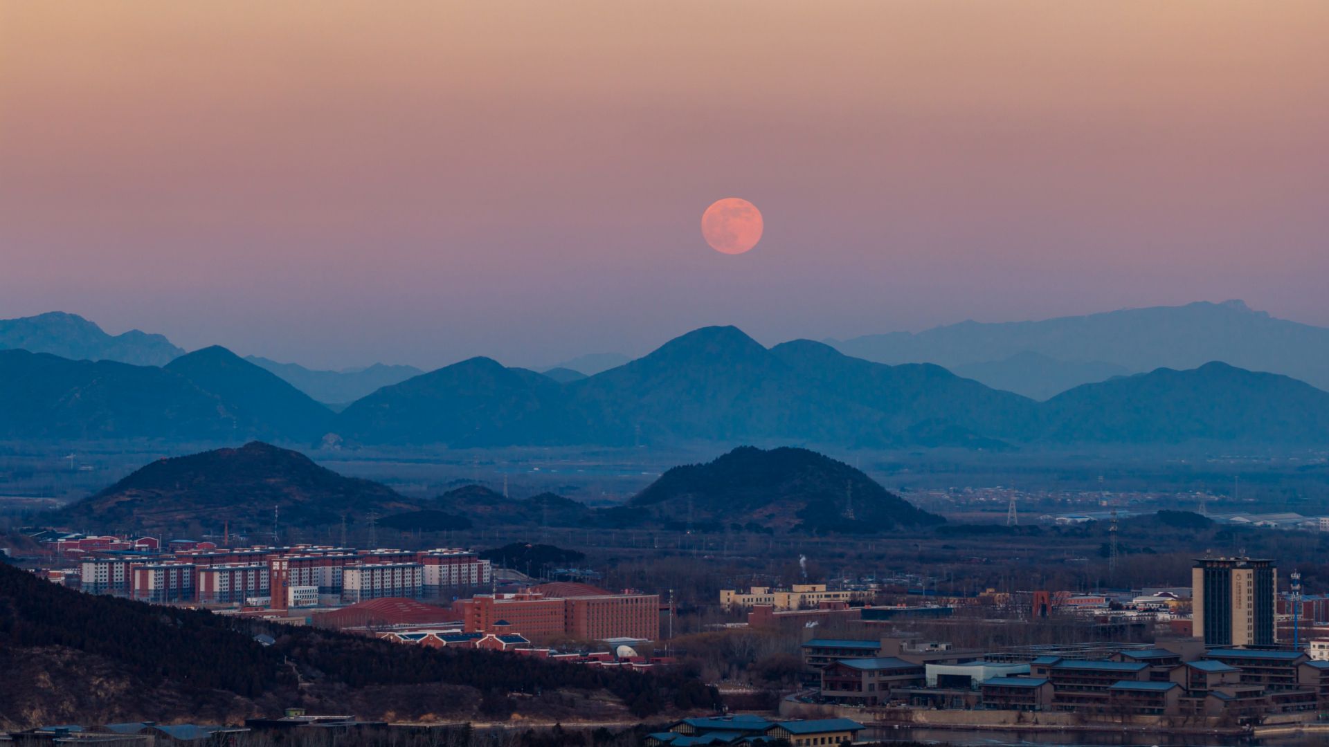January full moon wows skywatchers with a hanging ‘Wolf Supermoon’ (pictures)