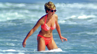 Diana, The Princess of Wales walks in the sea on January 1993 in the Island of Nevis