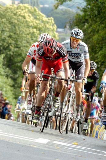 Cadel Evans (BMC) launches his sprint ahead of Alberto Contador (Saxo Bank-SunGard).