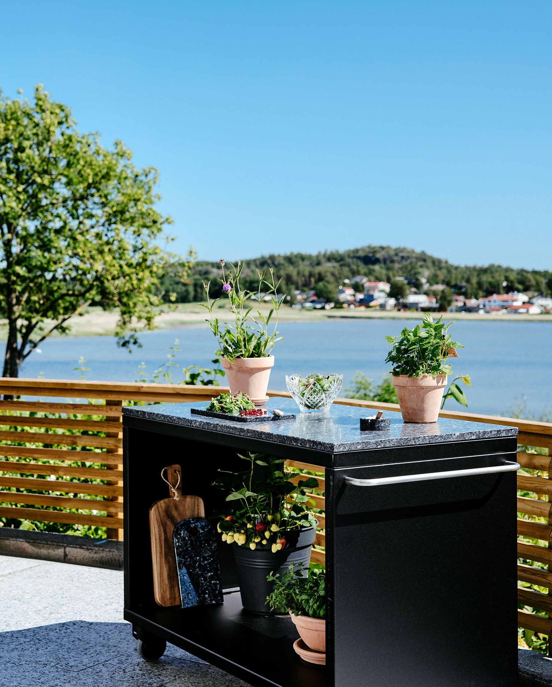 Outdoor kitchen island