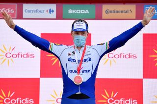 EJEADELOSCABALLEROS SPAIN OCTOBER 23 Podium Sam Bennett of Ireland and Team Deceuninck QuickStep Celebration Trophy Mask Covid safety measures during the 75th Tour of Spain 2020 Stage 4 a 1917km stage from Garray Numancia to Ejea de los Caballeros lavuelta LaVuelta20 La Vuelta on October 23 2020 in Ejea de los Caballeros Spain Photo by Justin SetterfieldGetty Images