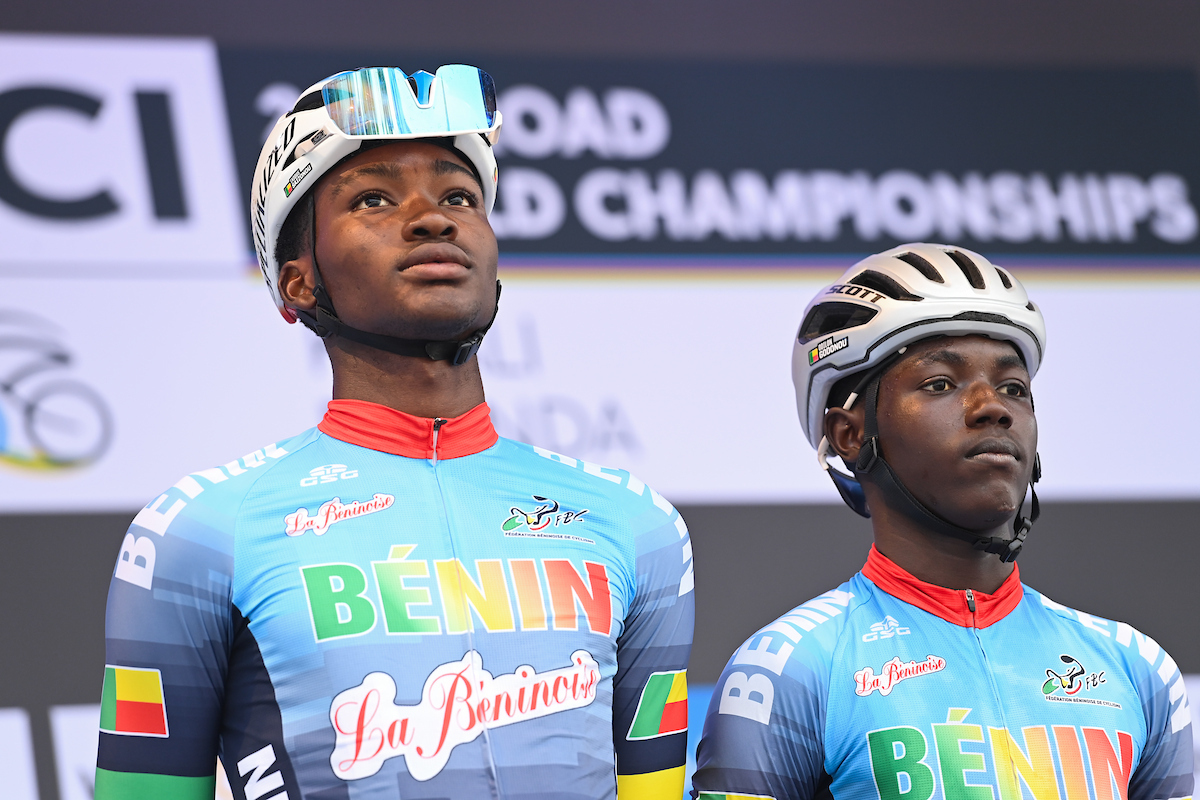 Foto de Simon Wilkinson/Swpix.com - 26/09/2025 - Ciclismo - 2025 UCI Road World Championships - Kigali Convention Center, Kigali, Ruanda - Men Junior Race Race - Cylian -oodilon Godonou, Exodus Saïzonou (Benin)