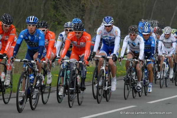 Morgan Kneisky (Roubaix Lille Metropole) in the bunch