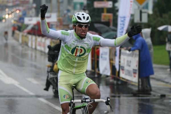 Robert Vrecer (Perutnina Ptuj) solos to victory in stage four.