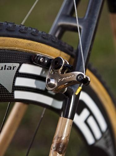 The bamboo section of the seat stays starts only below the brake mounts.