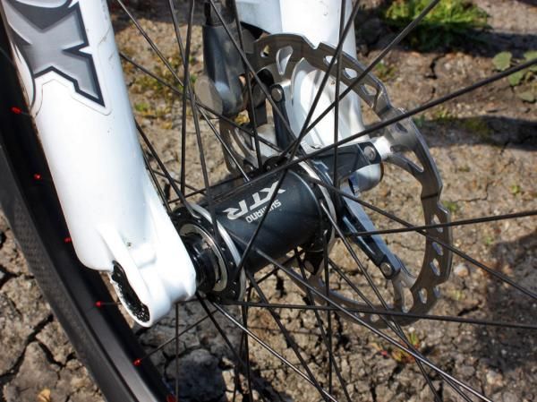 Kabush's front wheel is built around a 15mm thru-axle compatible Shimano XTR hub.