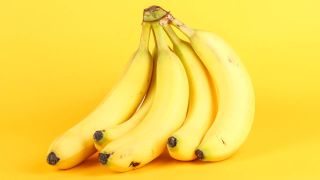 Foods to never store in the fridge: bananas