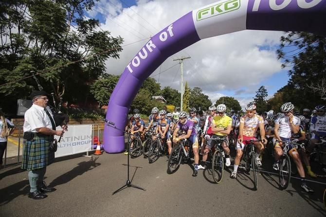 A bagpiper at the start of the final stage criterium at the Tour of Toowoomba