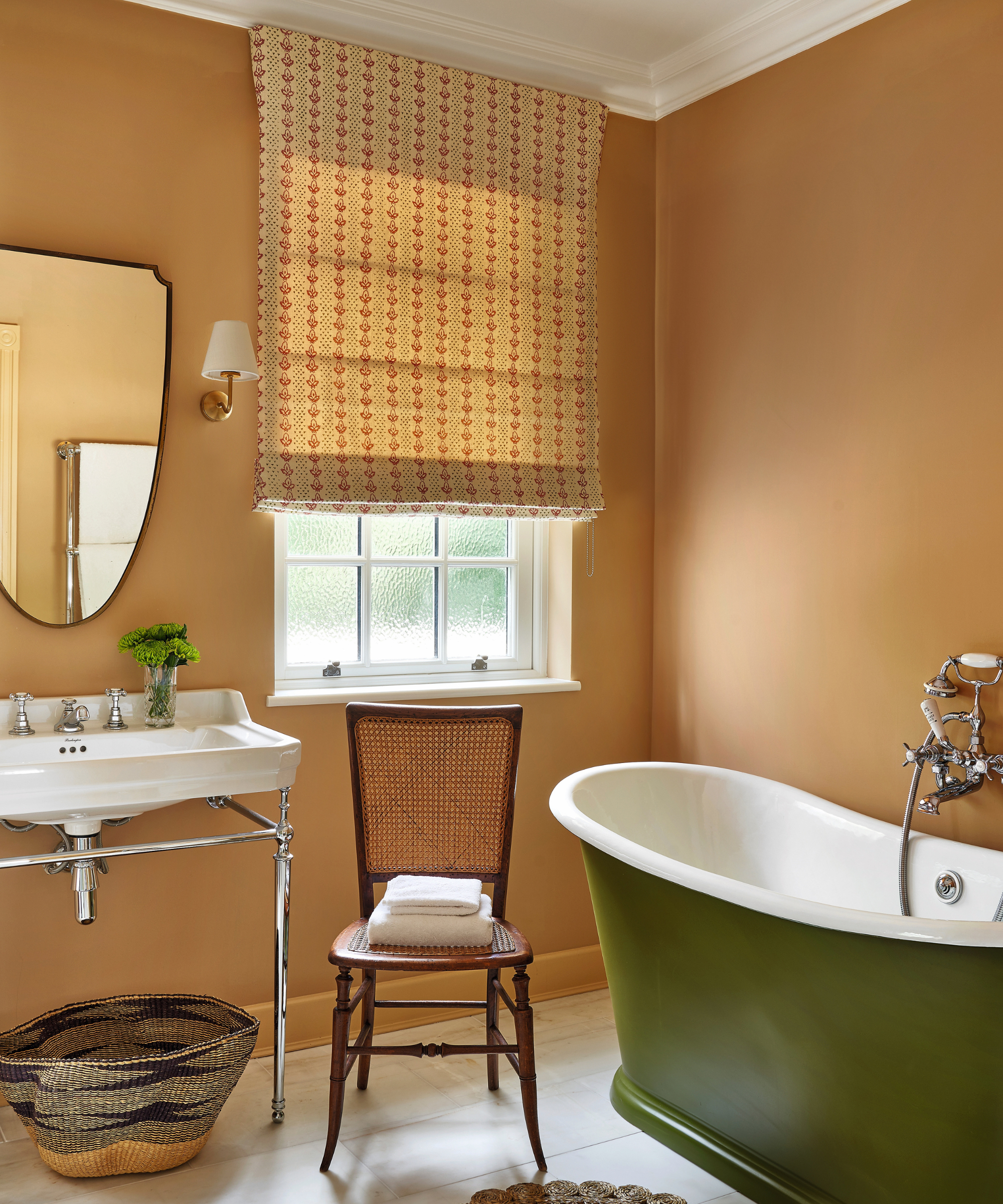 The interior of the bathroom is colored with green water and ocher wall