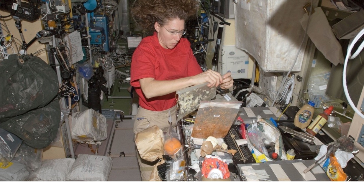 Sandy Magnus cooks on ISS