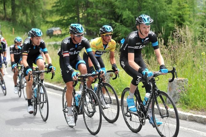 Team Sky protects the lead of Peter Kennaugh
