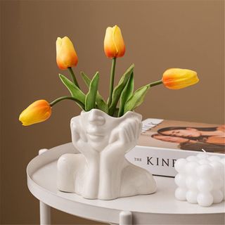 DHYXZCA White Ceramic Face Vase with tulips inside