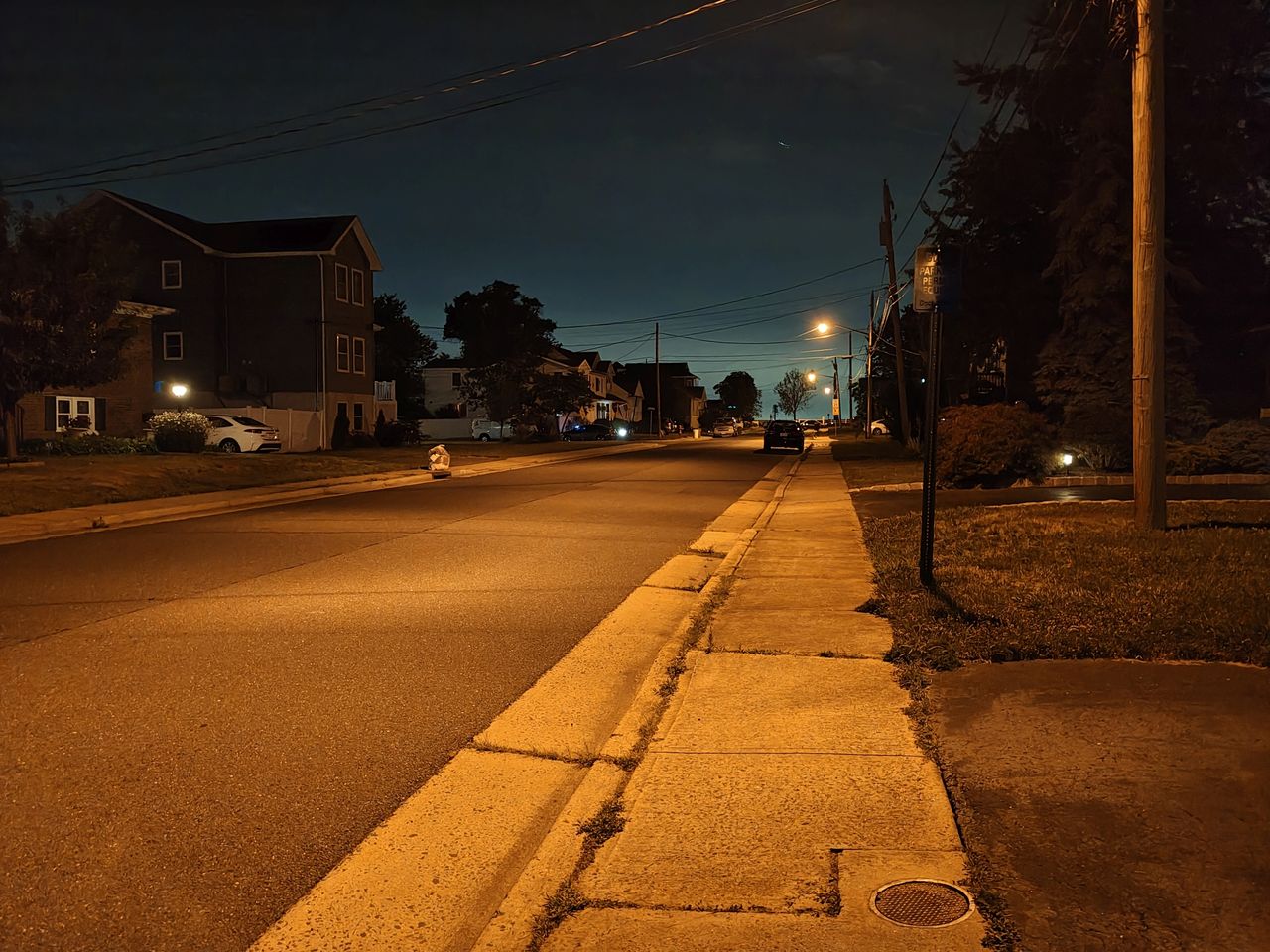 Motorola Razr Plus 2024 low light sample.