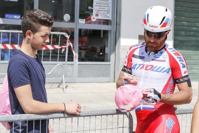 Luca Paolini (Katusha) signs an autograph for a fan
