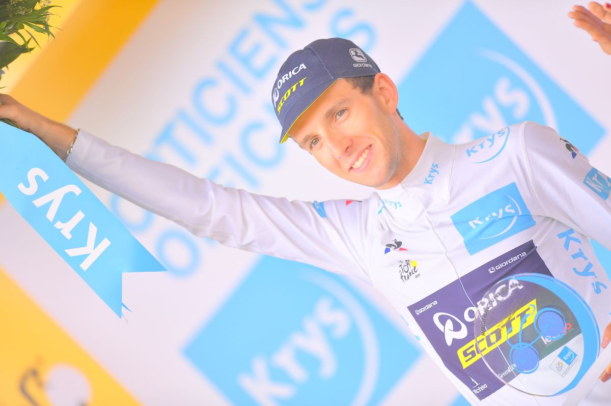 Simon Yates (Orica-Scott) keeps the white jersey